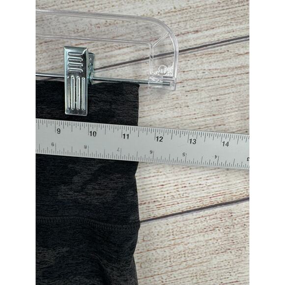 Vuori Clean Elevation Camo Leggings Womens XS Short Gray Camouflage - Picture 9 of 10